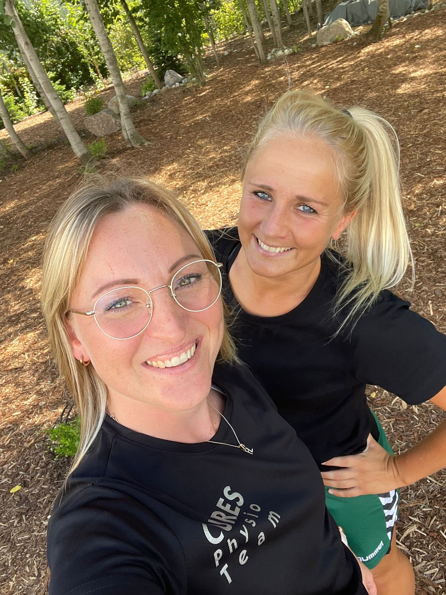 Sylvi und Anna aus unserem Physioteam